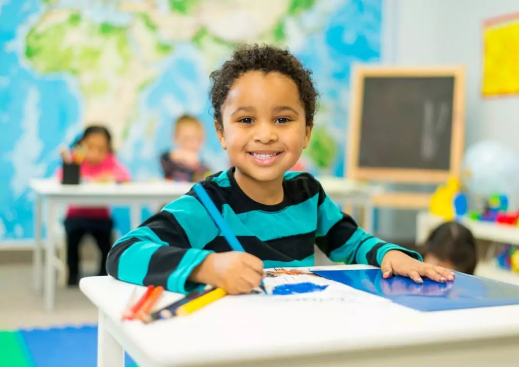 Maîtrisez les techniques et soyez rigoureux dans l’intégralité de votre workflow pour optimiser votre rentabilité en photographie scolaire
Cette formation vous donnera tous les outils nécessaires pour pouvoir l’exercer avec sérénité et dans la satisfaction de vos clients.