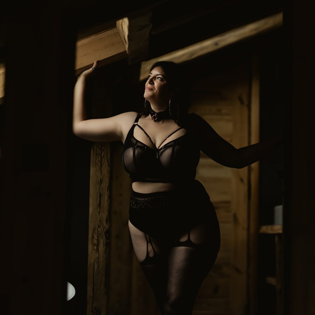 la diversité corporelle en boudoir, formation pour photographes professionnels, expliquant comment gérer le posing en boudoir quelque soit la morphologie de la cliente, animée par Sarah Casado, à l'Atelier de Charles